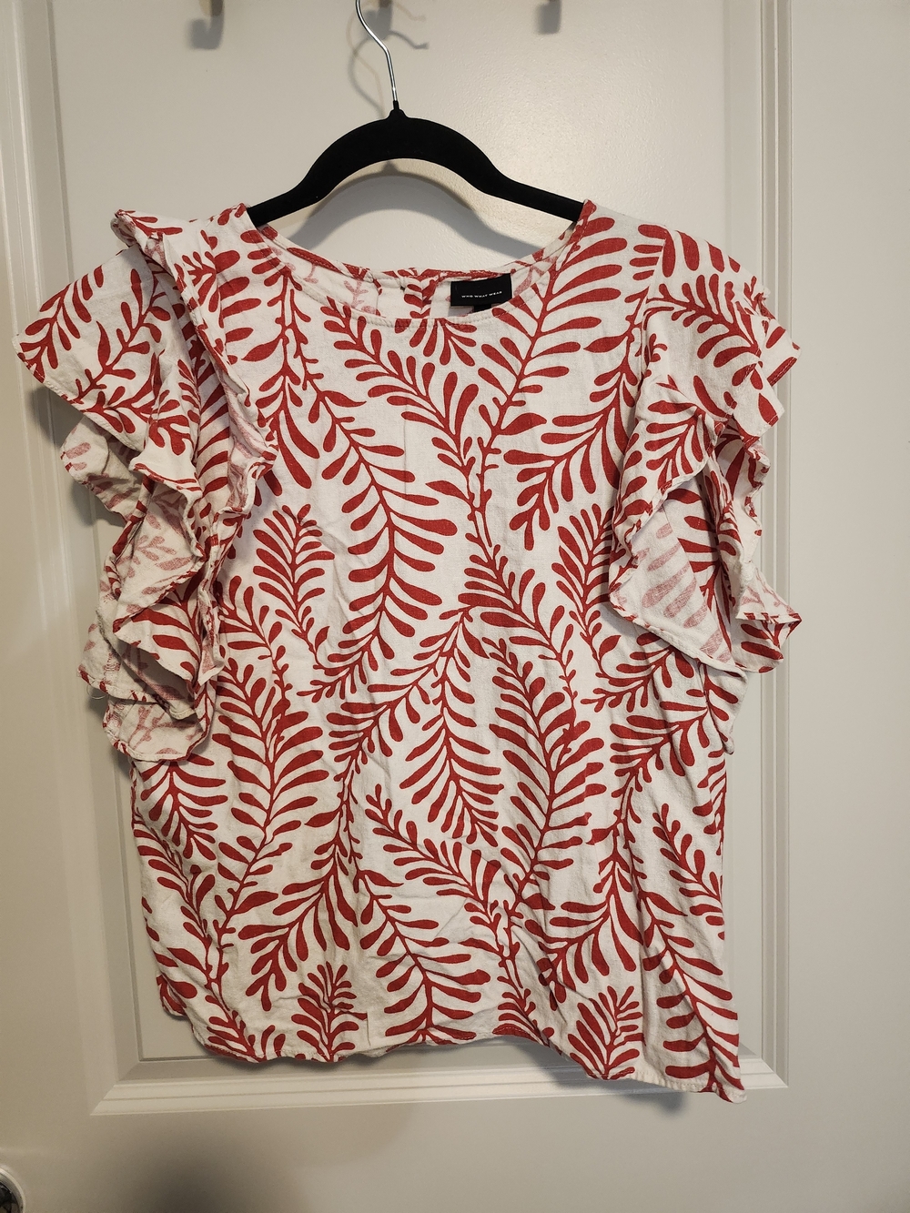 Who What Wear White Top with Rust Red Leaf Print and Ruffle Sleeves